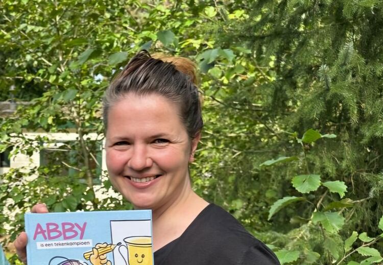 Carolijn maakte het boekje Abby is een tekenkampioen als dank voor de zorg die zij kreeg bij zorgorganisatie SEIN.